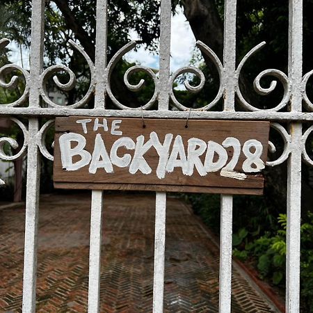 The Backyard 28 Villa Bangkok Buitenkant foto