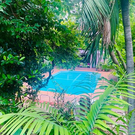 The Backyard 28 Villa Bangkok Buitenkant foto
