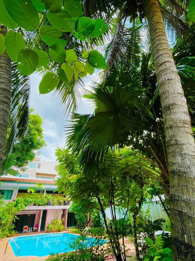The Backyard 28 Villa Bangkok Buitenkant foto