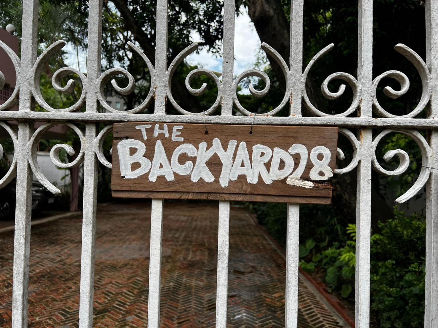 The Backyard 28 Villa Bangkok Buitenkant foto