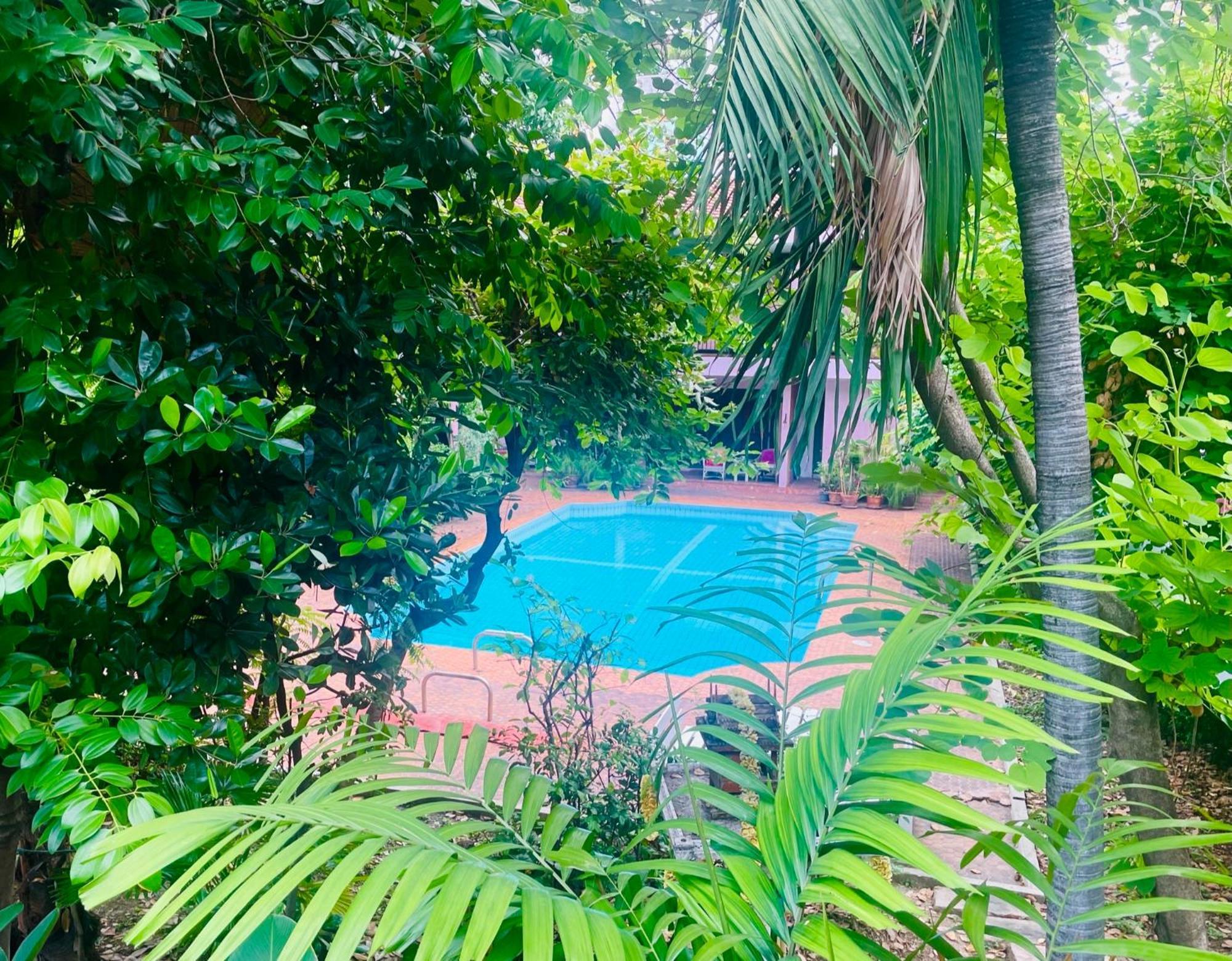 The Backyard 28 Villa Bangkok Buitenkant foto